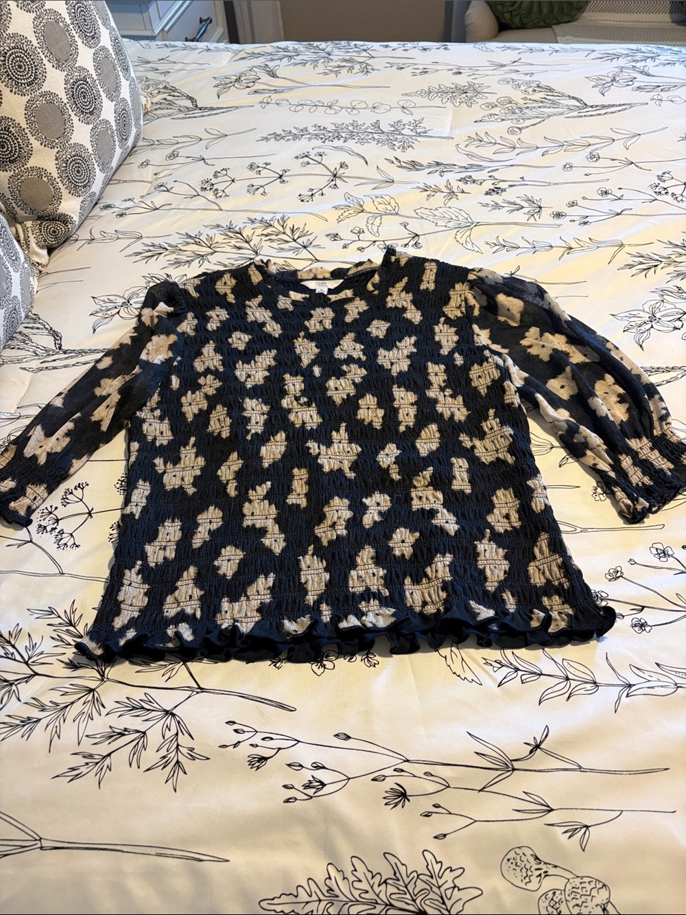 Lot of 2 Ruched Pattern Tops - Picture 2 of 5